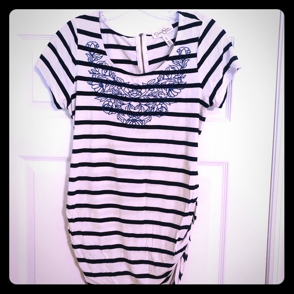 Jessica Simpson Tops - Jessica Simpson Maternity Top Jessica Simpson Tops - Jessica Simpson Maternity Top